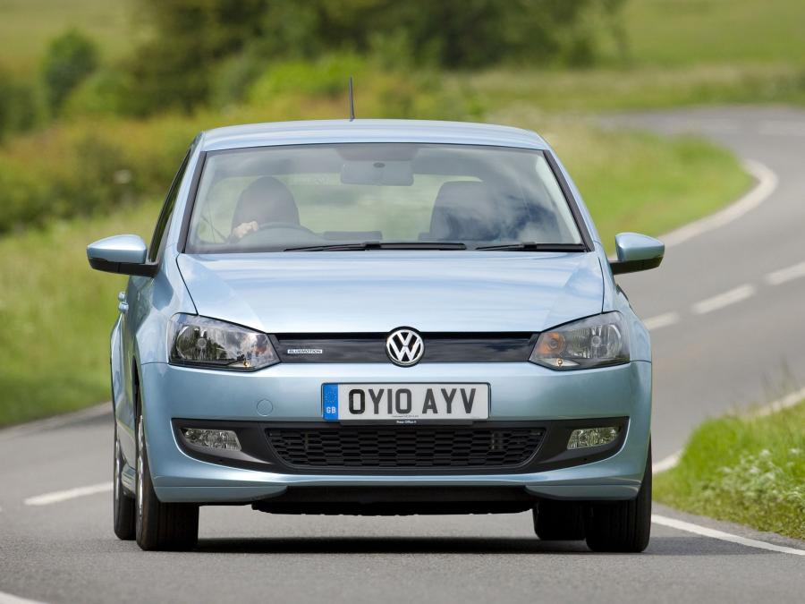  Volkswagen Polo 5-Door BlueMotion 2010 года  (UK) (фото 8 из 11)